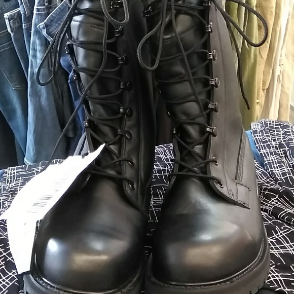 vibram combat boots black